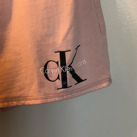 Calvin Klein medium pink shorts - Picture 4 of 7